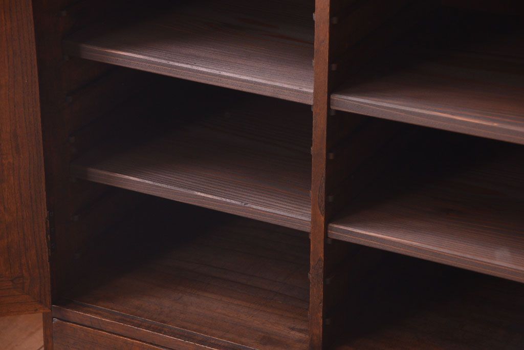 アンティーク家具　和製アンティーク　引き出し2杯付き!古い桐材の戸棚