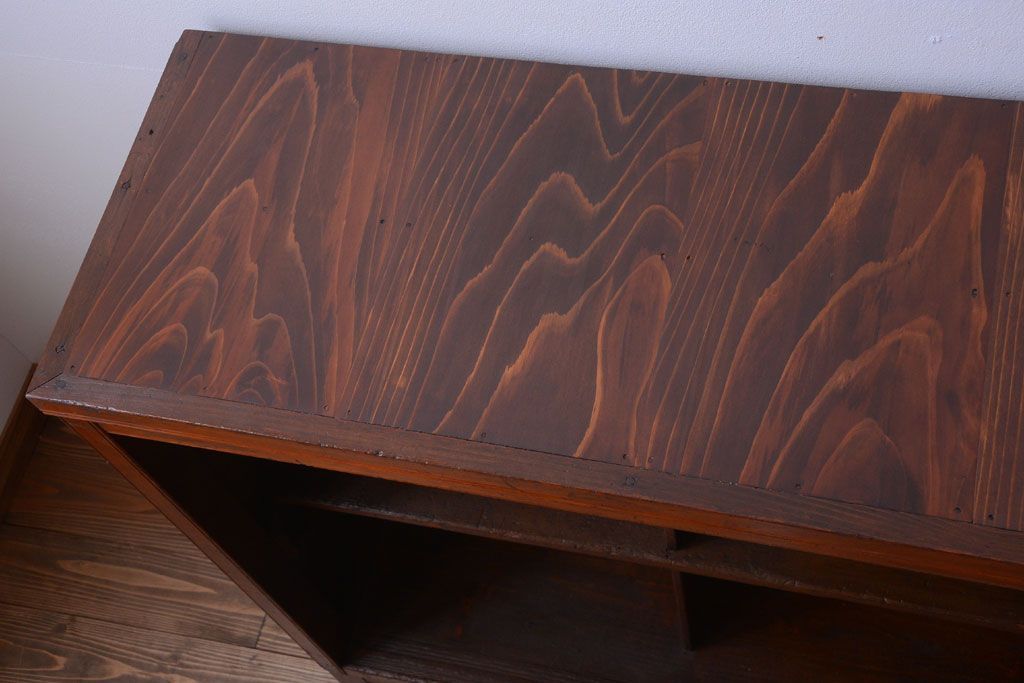 アンティーク家具　和製アンティーク　脚付き!古い木製の横型マス目棚(飾り棚)(1)