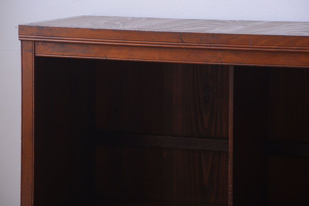 アンティーク家具　和製アンティーク　脚付き!古い木製の横型マス目棚(飾り棚)(1)