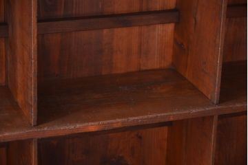 アンティーク家具　和製アンティーク　脚付き!古い木製の横型マス目棚(飾り棚)(1)