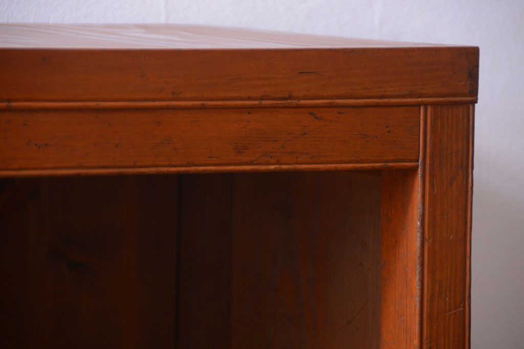 アンティーク家具　和製アンティーク　脚付き!古い木製の横型マス目棚(飾り棚)(2)