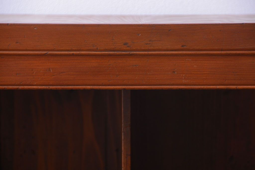 アンティーク家具　和製アンティーク　脚付き!古い木製の横型マス目棚(飾り棚)(2)