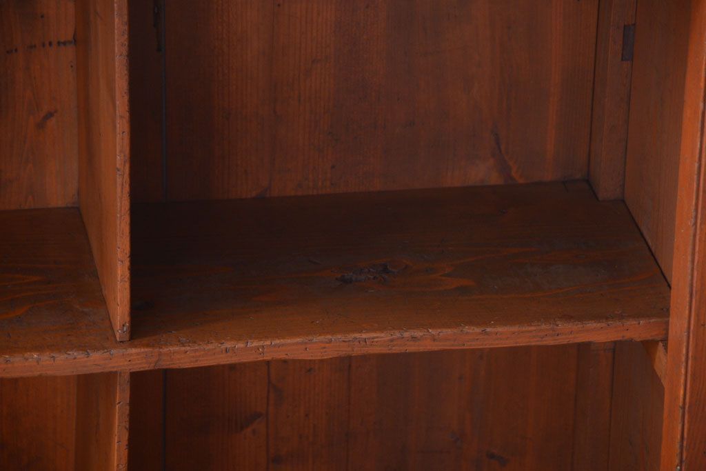 アンティーク家具　和製アンティーク　脚付き!古い木製の横型マス目棚(飾り棚)(2)