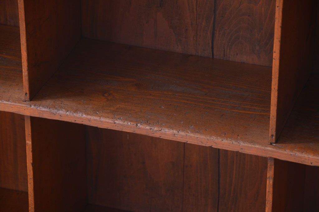 アンティーク家具　和製アンティーク　脚付き!古い木製の横型マス目棚(飾り棚)(2)