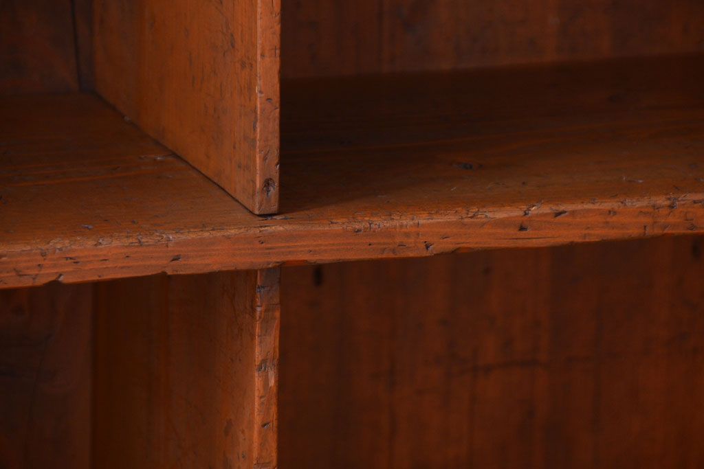アンティーク家具　和製アンティーク　脚付き!古い木製の横型マス目棚(飾り棚)(2)