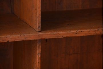 アンティーク家具　和製アンティーク　脚付き!古い木製の横型マス目棚(飾り棚)(2)