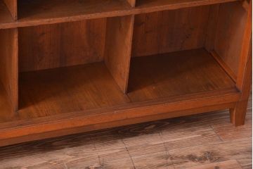 アンティーク家具　和製アンティーク　脚付き!古い木製の横型マス目棚(飾り棚)(2)