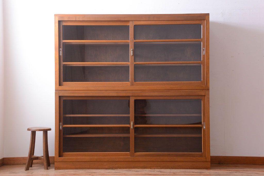 レトロ家具　昭和レトロ　古い木のシンプルなアンティーク戸棚