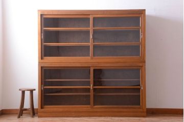 レトロ家具　昭和レトロ　古い木のシンプルなアンティーク戸棚