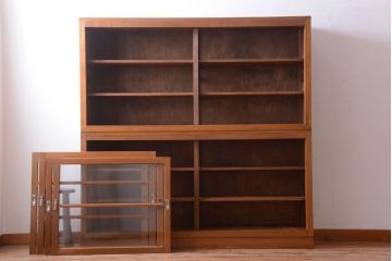 レトロ家具　昭和レトロ　古い木のシンプルなアンティーク戸棚