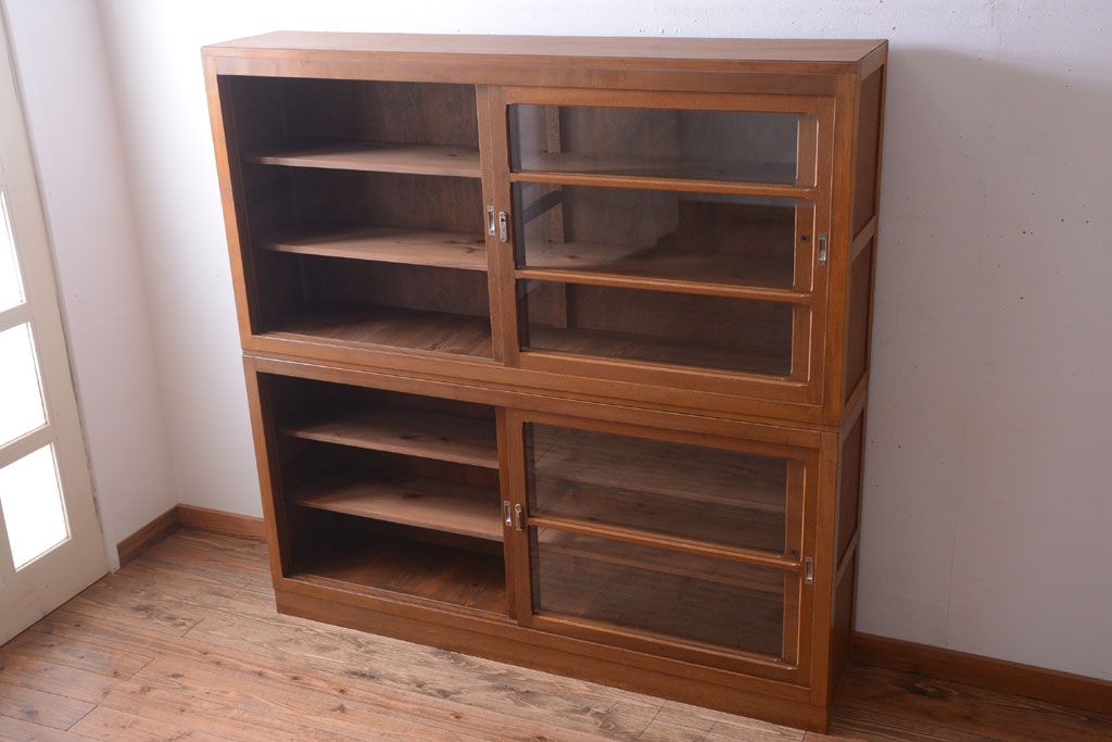 レトロ家具　昭和レトロ　古い木のシンプルなアンティーク戸棚