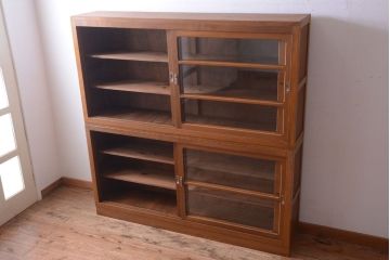 レトロ家具　昭和レトロ　古い木のシンプルなアンティーク戸棚