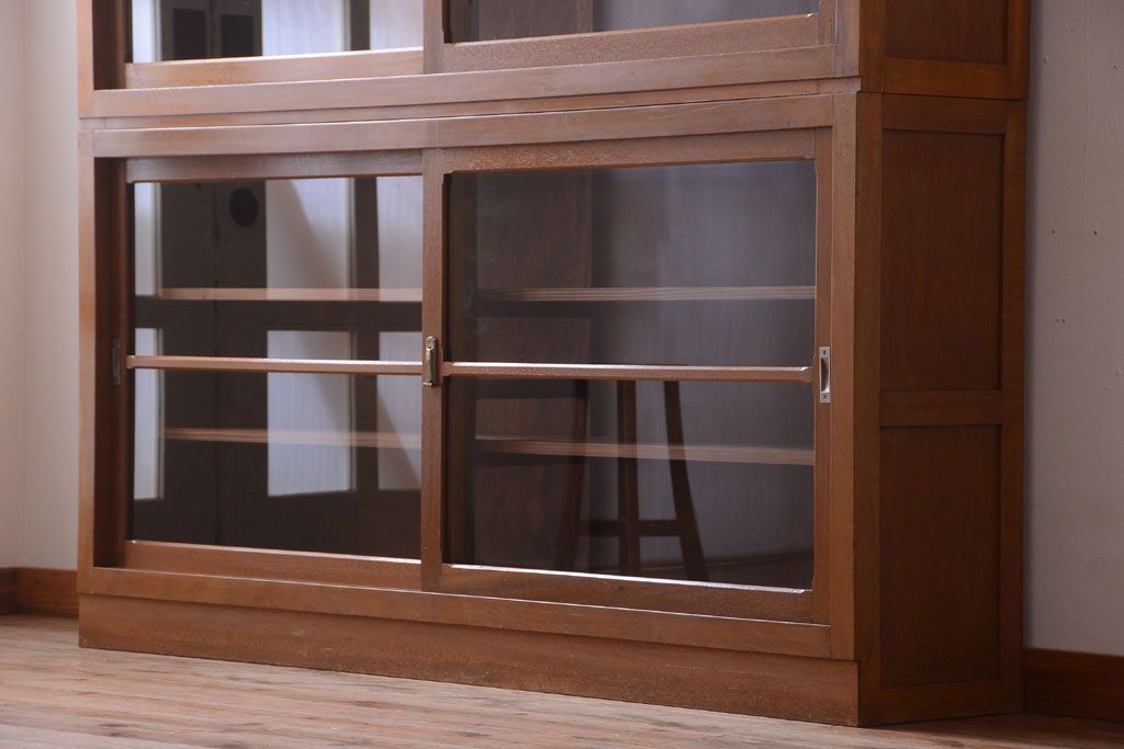 レトロ家具　昭和レトロ　古い木のシンプルなアンティーク戸棚