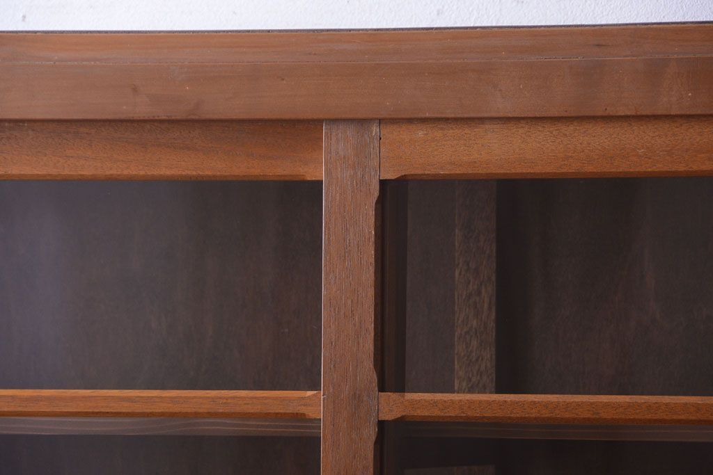 レトロ家具　昭和レトロ　古い木のシンプルなアンティーク戸棚