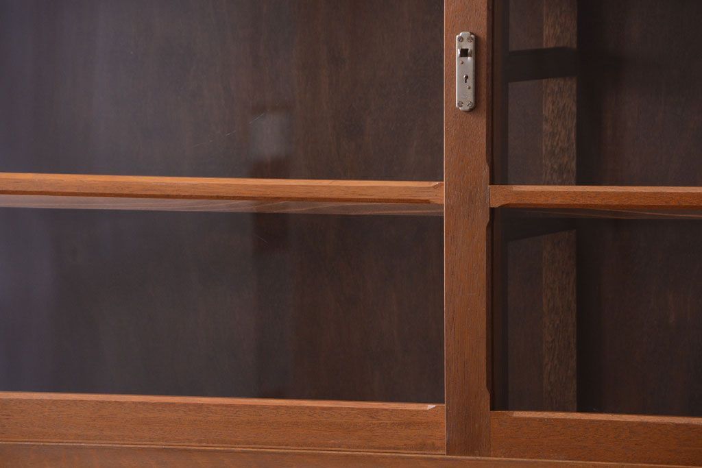 レトロ家具　昭和レトロ　古い木のシンプルなアンティーク戸棚