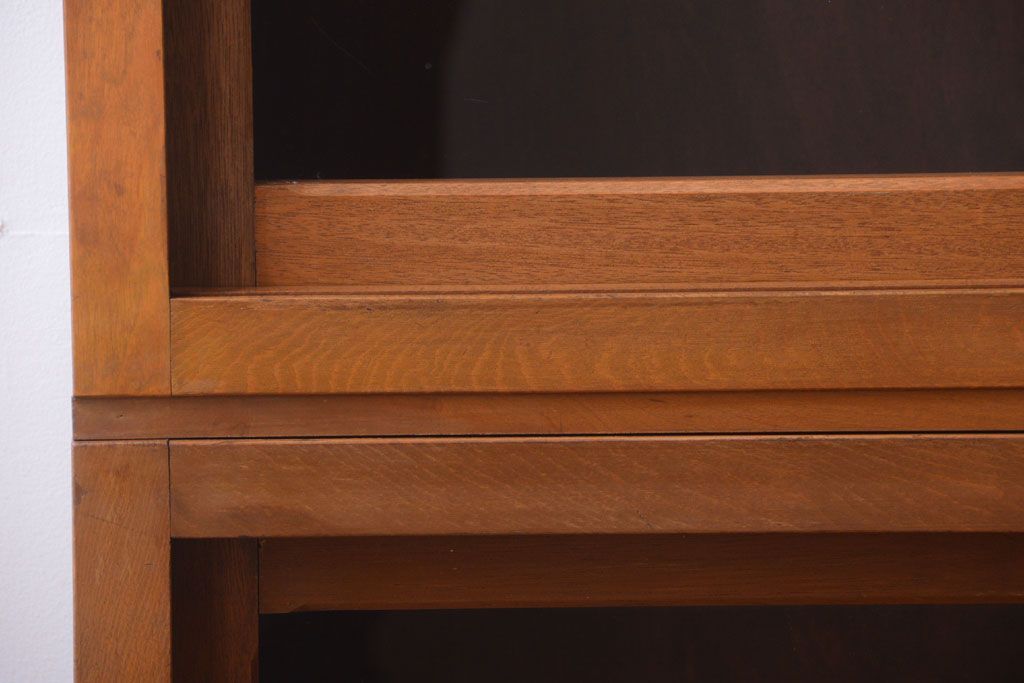 レトロ家具　昭和レトロ　古い木のシンプルなアンティーク戸棚