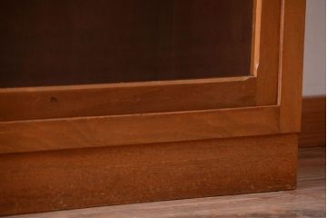 レトロ家具　昭和レトロ　古い木のシンプルなアンティーク戸棚