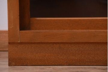 レトロ家具　昭和レトロ　古い木のシンプルなアンティーク戸棚