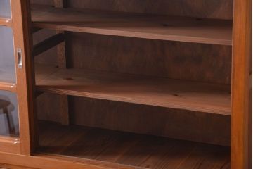 レトロ家具　昭和レトロ　古い木のシンプルなアンティーク戸棚