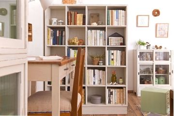 アンティーク家具　アンティークペイント　両面収納が便利な縦型マス目棚(収納棚、戸棚)