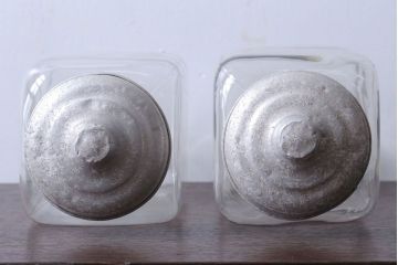 アンティーク雑貨　昭和レトロ　アルミの蓋付き!アンティークガラス瓶2個セット