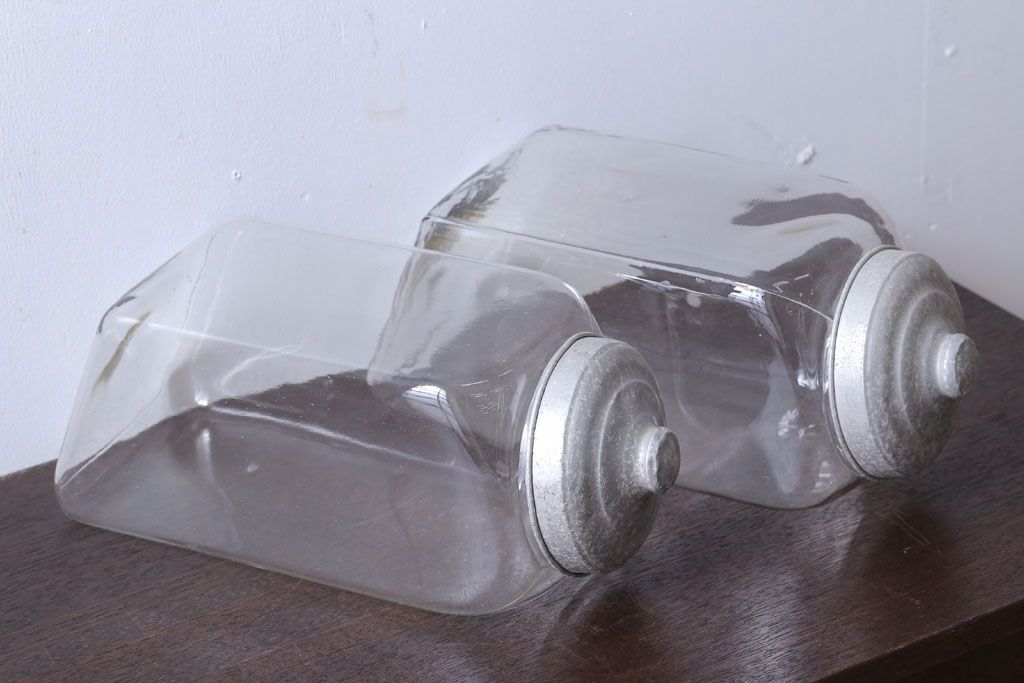 アンティーク雑貨　昭和レトロ　アルミの蓋付き!アンティークガラス瓶2個セット