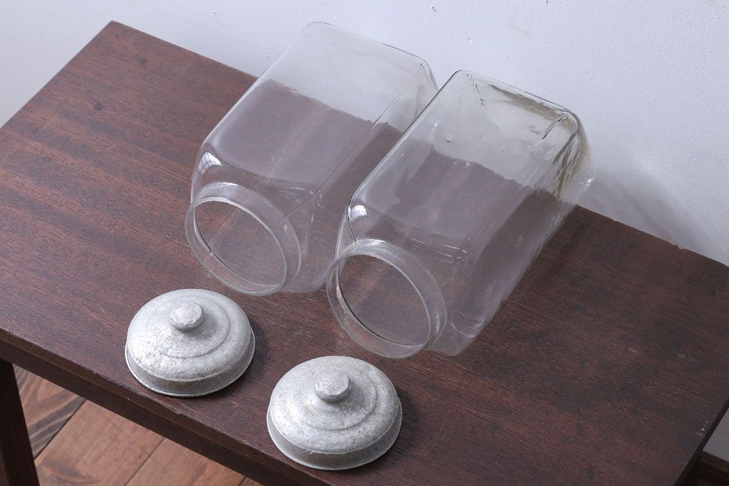 アンティーク雑貨　昭和レトロ　アルミの蓋付き!アンティークガラス瓶2個セット