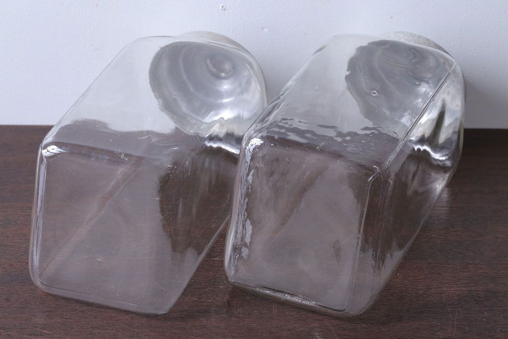 アンティーク雑貨　昭和レトロ　アルミの蓋付き!アンティークガラス瓶2個セット