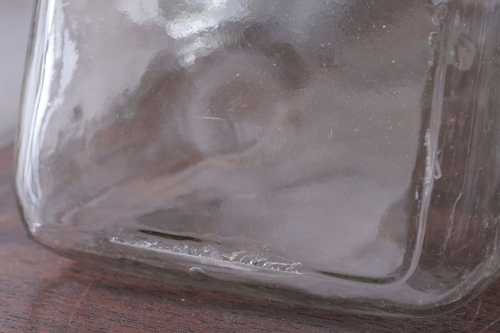 アンティーク雑貨　昭和レトロ　アルミの蓋付き!アンティークガラス瓶2個セット