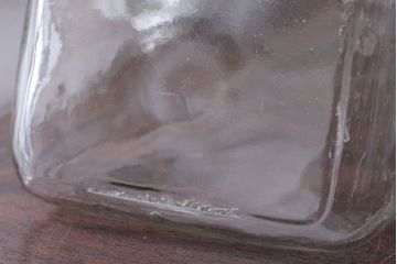 アンティーク雑貨　昭和レトロ　アルミの蓋付き!アンティークガラス瓶2個セット