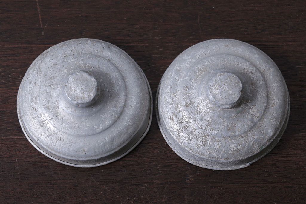 アンティーク雑貨　昭和レトロ　アルミの蓋付き!アンティークガラス瓶2個セット