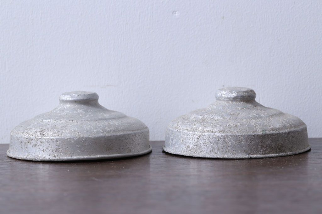 アンティーク雑貨　昭和レトロ　アルミの蓋付き!アンティークガラス瓶2個セット