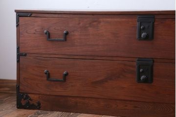 アンティーク家具　古民具・骨董　シンプルで上品な時代箪笥ローボード(ローチェスト)