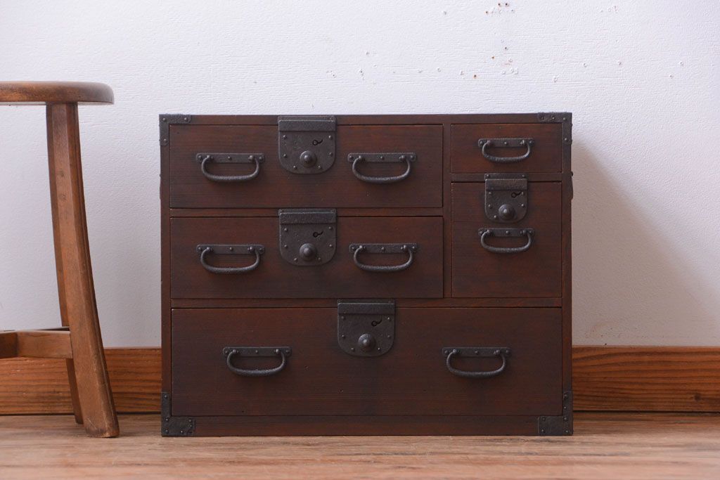 アンティーク家具　古民具・骨董　シンプルで小さなアンティーク帳場箪笥