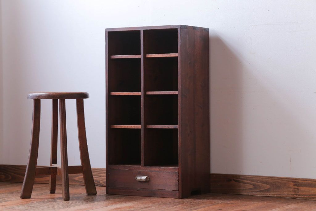 アンティーク家具　和製アンティーク　引き出し付き!小さな縦型マス目棚