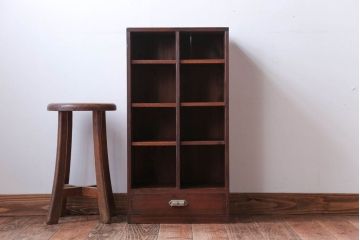 アンティーク家具　和製アンティーク　引き出し付き!小さな縦型マス目棚