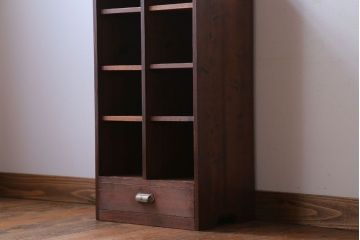 アンティーク家具　和製アンティーク　引き出し付き!小さな縦型マス目棚