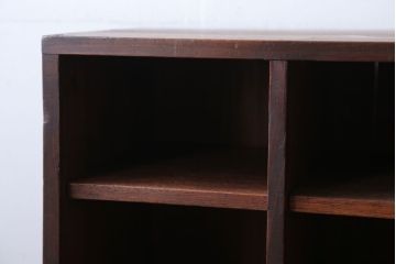 アンティーク家具　和製アンティーク　引き出し付き!小さな縦型マス目棚