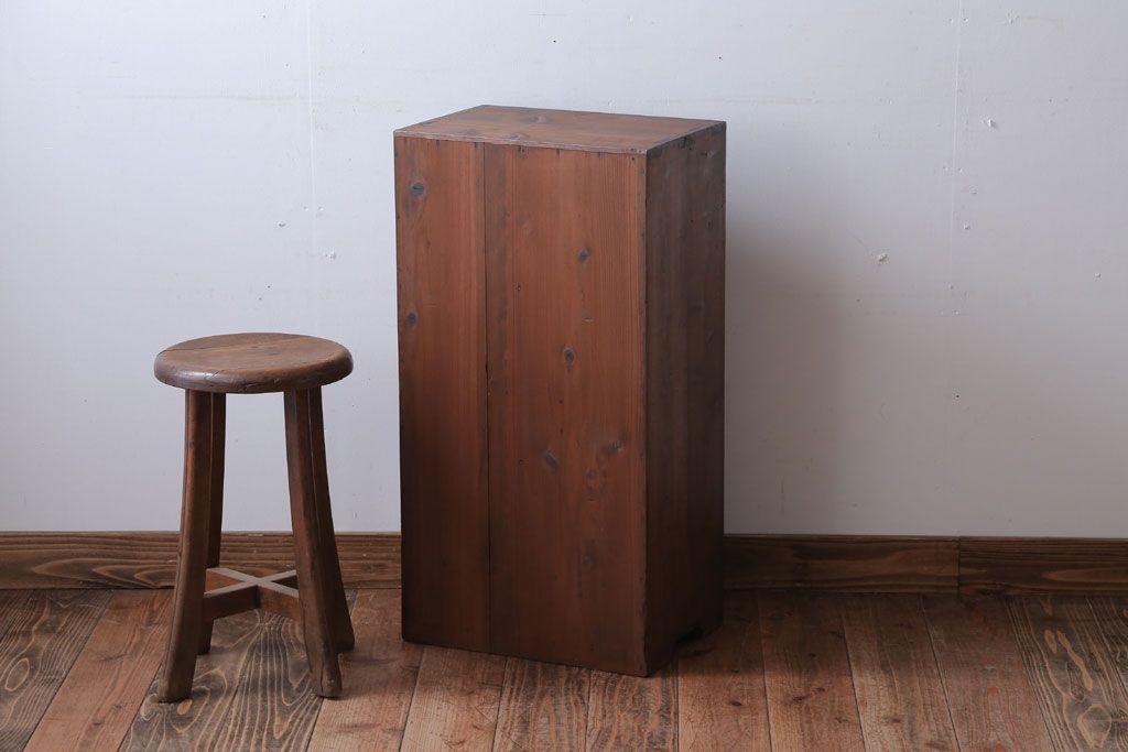 アンティーク家具　和製アンティーク　引き出し付き!小さな縦型マス目棚