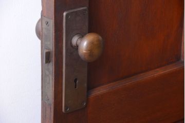 アンティーク　古い木のシンプルで上質なドア(1)