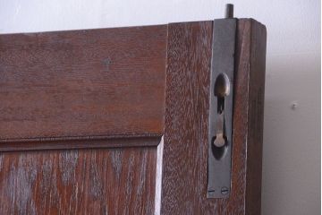 アンティーク　古い木のシンプルで上質なドア(1)