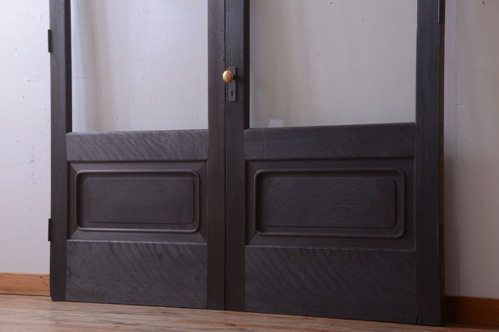 アンティーク　両開き　上質で重厚な大きなドア1対(2枚セット)