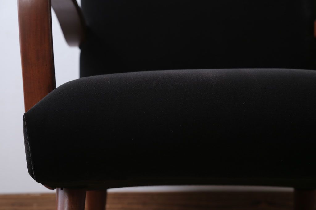 アンティーク家具　アンティーク　シックな1人掛けアームソファ