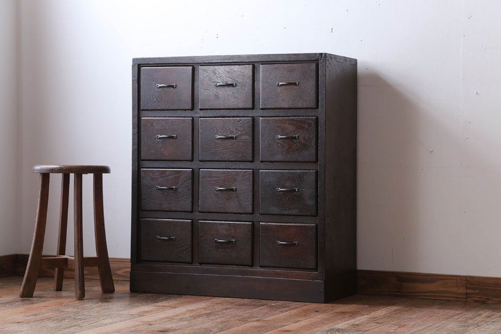 アンティーク家具　アンティーク　　三方ナラ材の12杯小引き出し