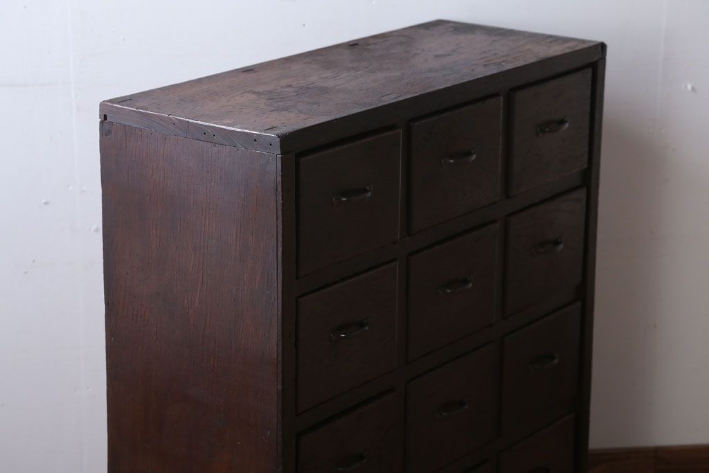 アンティーク家具　アンティーク　　三方ナラ材の12杯小引き出し