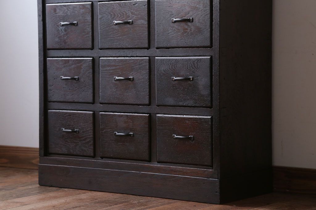 アンティーク家具　アンティーク　　三方ナラ材の12杯小引き出し