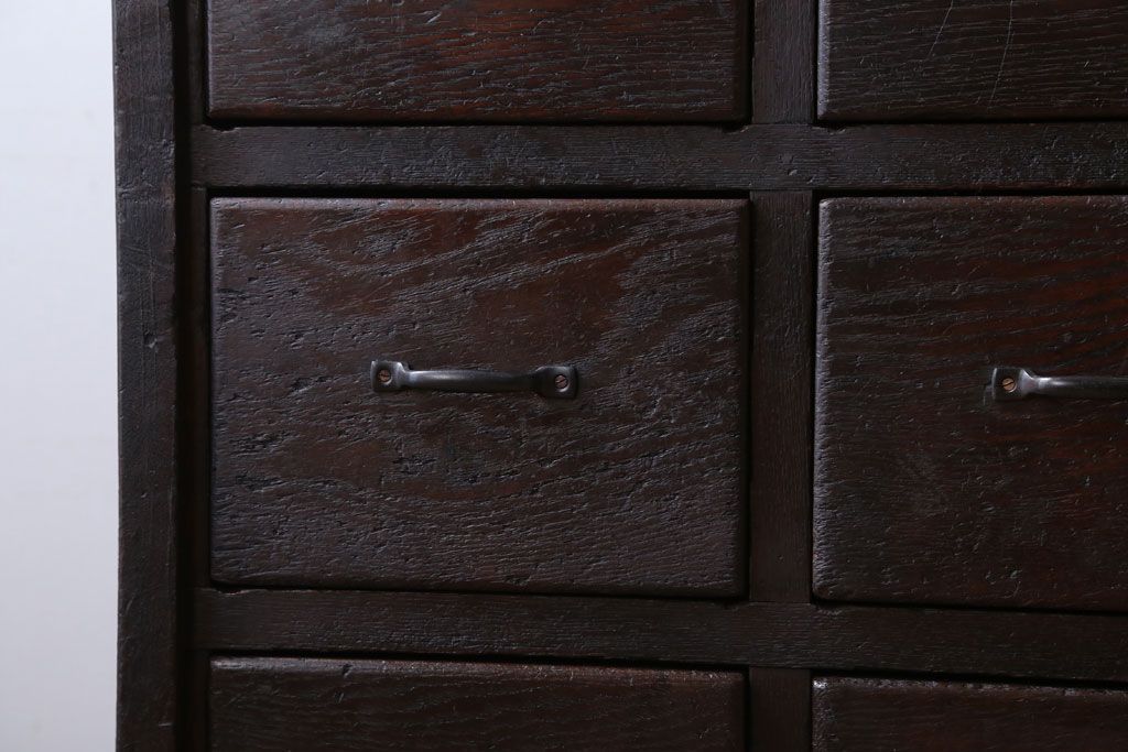 アンティーク家具　アンティーク　　三方ナラ材の12杯小引き出し