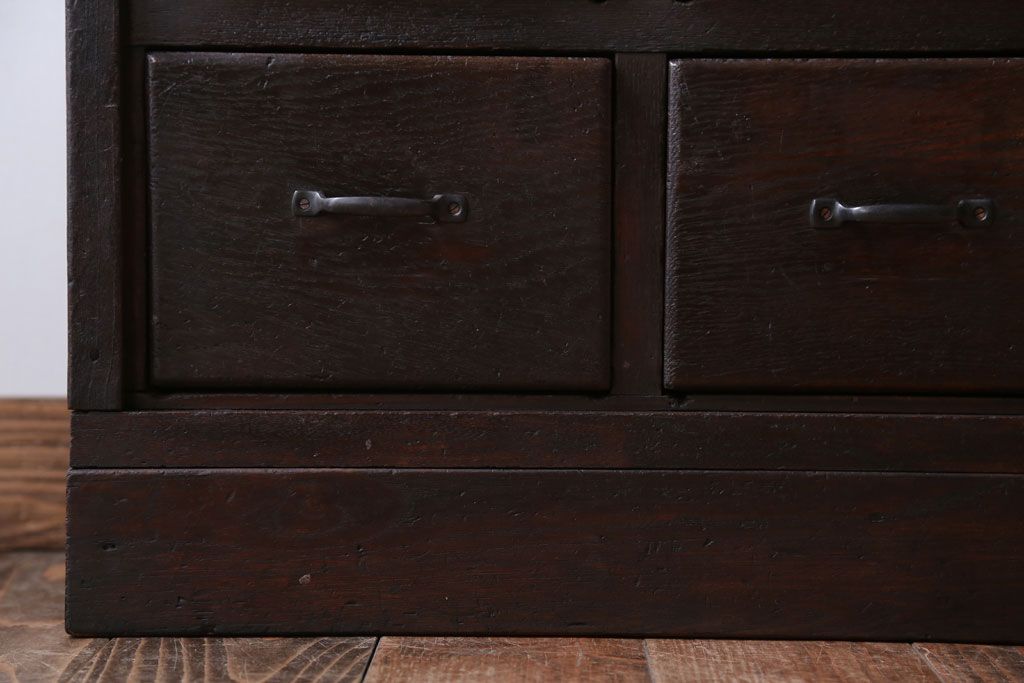 アンティーク家具　アンティーク　　三方ナラ材の12杯小引き出し