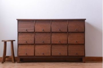 レトロ家具　昭和レトロ　かわいいパタパタ扉付き!アンティークマス目ロッカー(収納棚)(2)
