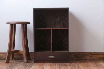 アンティーク家具　アンティーク　古い木の小ぶりな引き出し付き収納棚